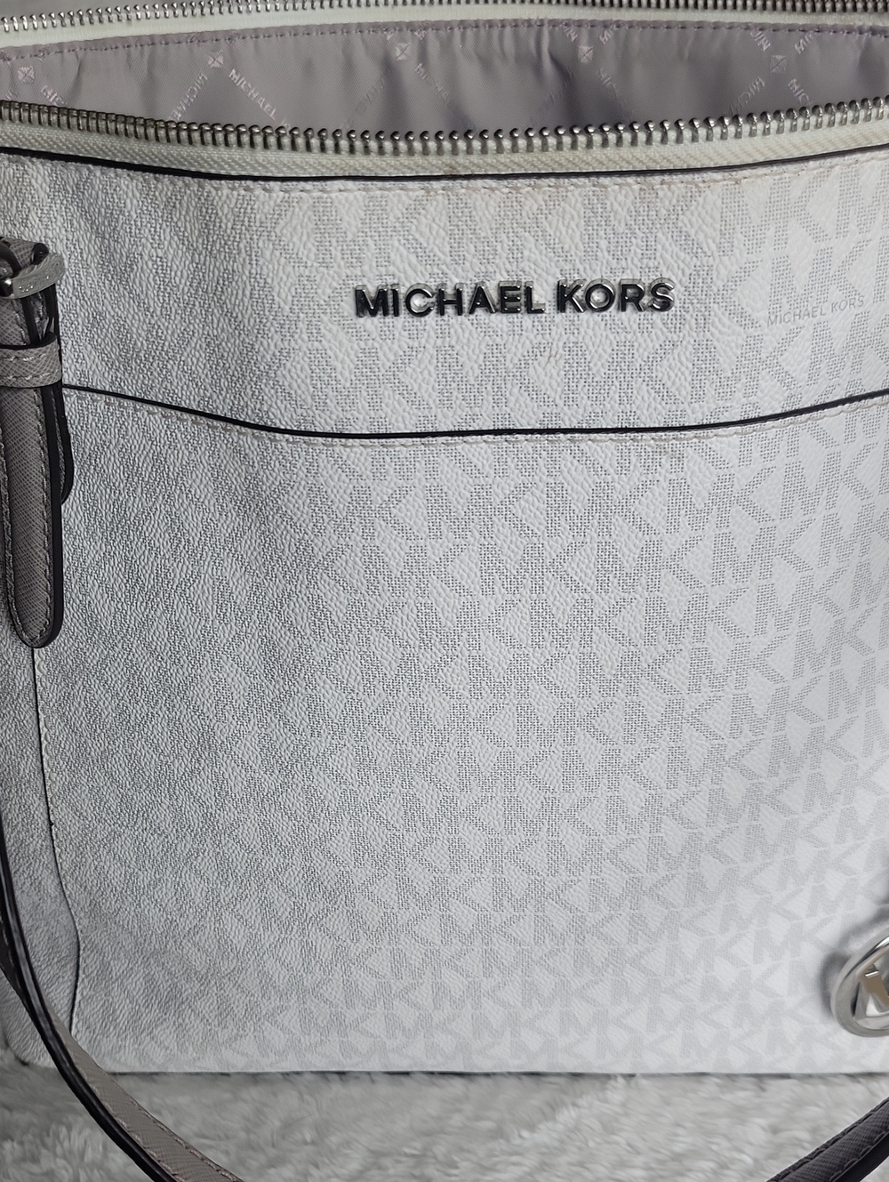 Michael Kors White and Light Gray Logo Tote ✨️✨️✨️EUC✨️✨️✨️ - Picture 2 of 16